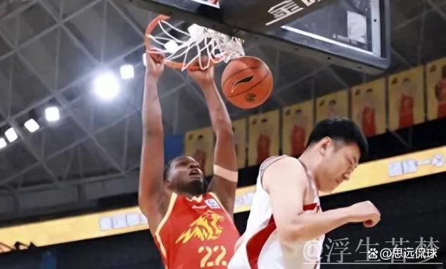 山西外援肘击朱俊龙被判违体犯规，球迷力挺裁判：做得对！