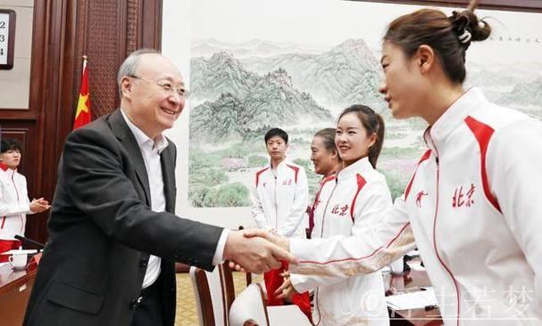 尹力与参加第十五届全运会等赛事的北京运动员教练员代表及群众体育先进代表座谈 尹力与参加第十五届全运会等赛事的北京运动员教练员代表及群众体育先进代表座谈