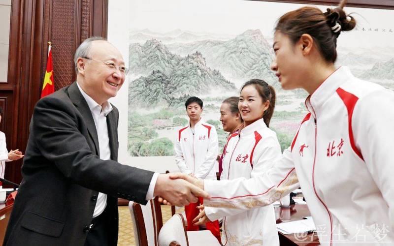 尹力与参加第十五届全运会等赛事的北京运动员教练员代表及群众体育先进代表座谈 尹力与参加第十五届全运会等赛事的北京运动员教练员代表及群众体育先进代表座谈