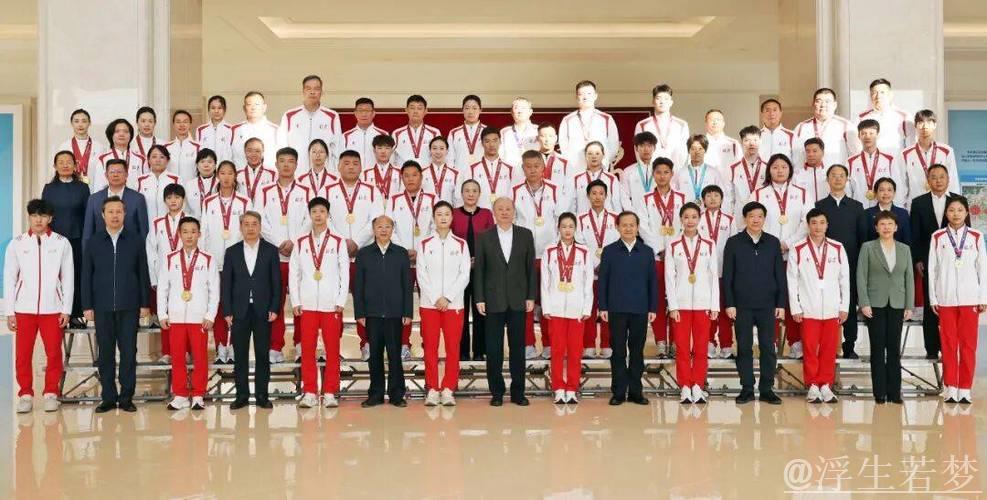 尹力与参加第十五届全运会等赛事的北京运动员教练员代表及群众体育先进代表座谈 尹力与参加第十五届全运会等赛事的北京运动员教练员代表及群众体育先进代表座谈